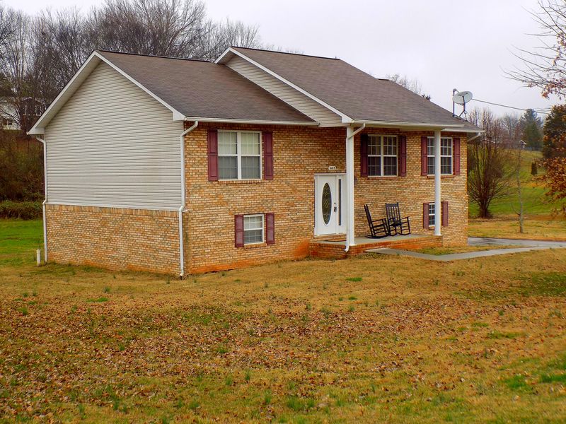 502 Academy Dr, Seymour, TN 37865
