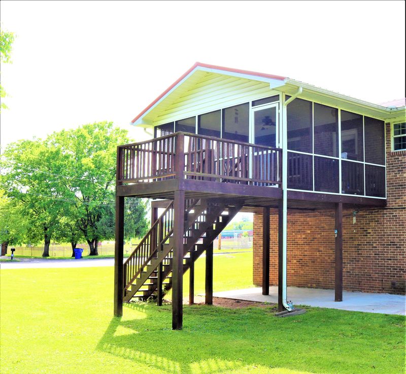 502 Benjamin Dr, Maryville, TN 37804