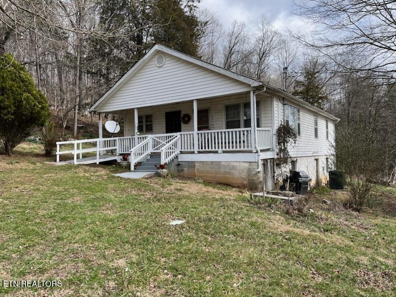 502 Braden Chapel Rd, Speedwell, TN 37870