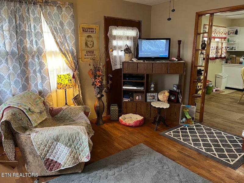 502 Braden Chapel Rd, Speedwell, TN 37870
