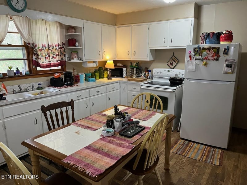 502 Braden Chapel Rd, Speedwell, TN 37870