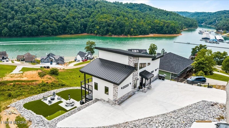 502 Cameron Loop Ln, Lafollette, TN 37766