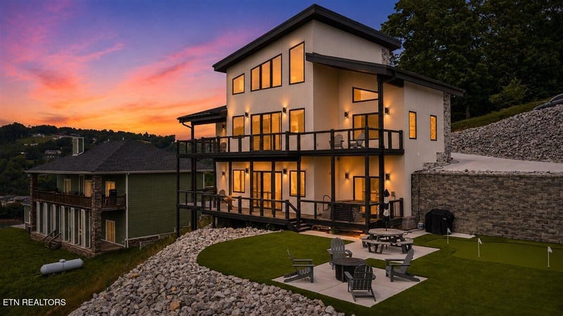 502 Cameron Loop Ln, Lafollette, TN 37766