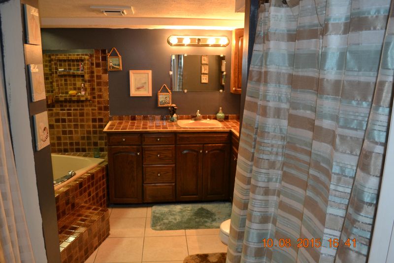 502 Crestwood Dr, Clinton, TN 37716