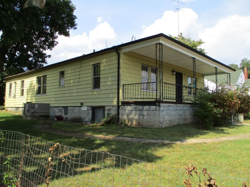 502 Ferry St, Loudon, TN 37774