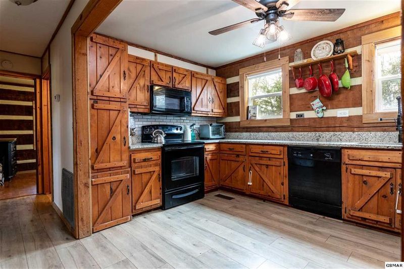 502 Lane Hollow Rd, Sevierville, TN 37876