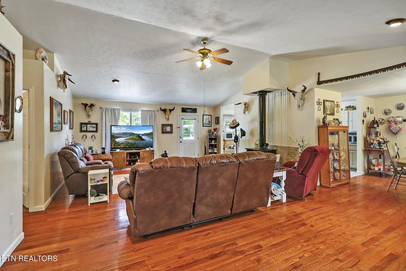 502 Rector Rd, Crossville, TN 38571