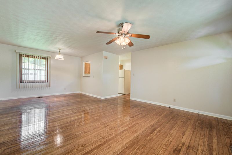 502 Robertsville Rd, Oak Ridge, TN 37830