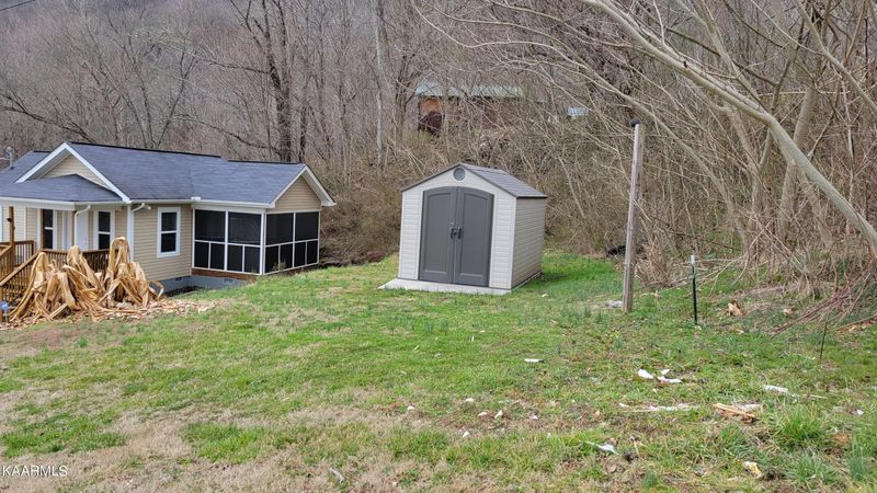 502 W Iron St, Lafollette, TN 37766