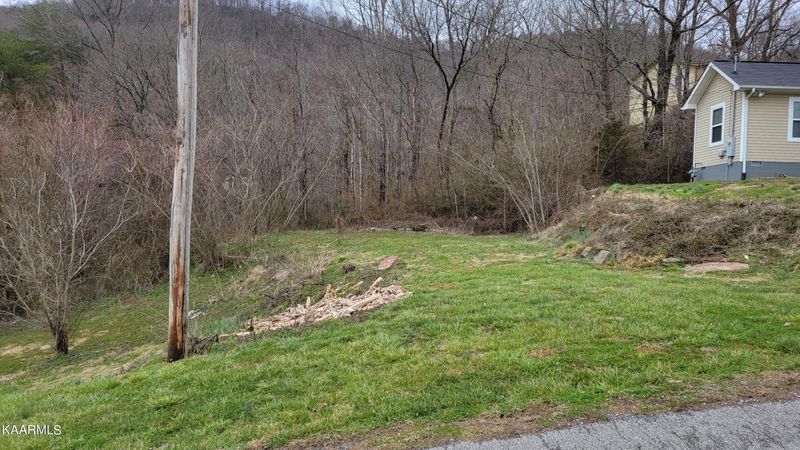 502 W Iron St, Lafollette, TN 37766