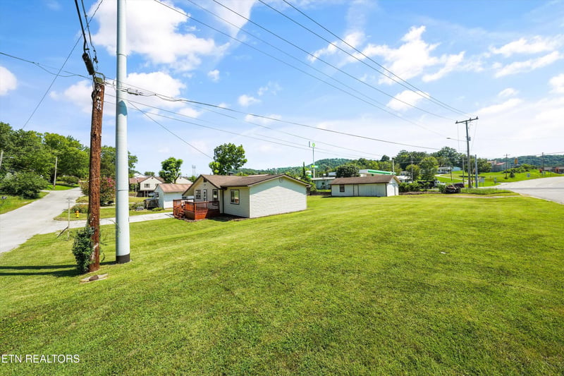502 Wallace Ave, Rocky Top, TN 37769