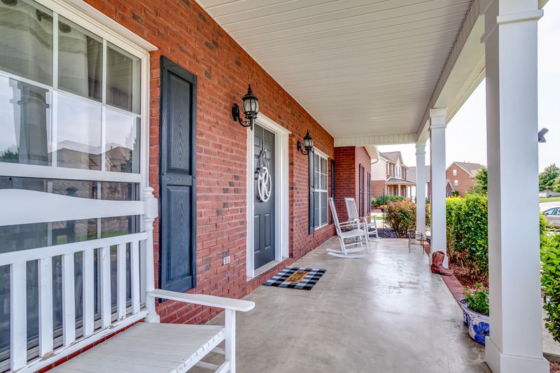 5020 Magic Lantern Dr, Knoxville, TN 37918