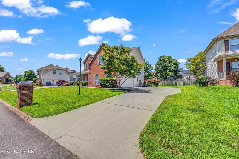 5021 Magic Lantern Dr, Knoxville, TN 37918