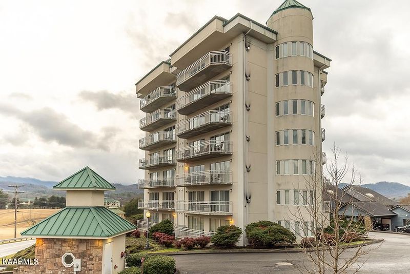 503 Dollywood Ln, Pigeon Forge, TN 37863