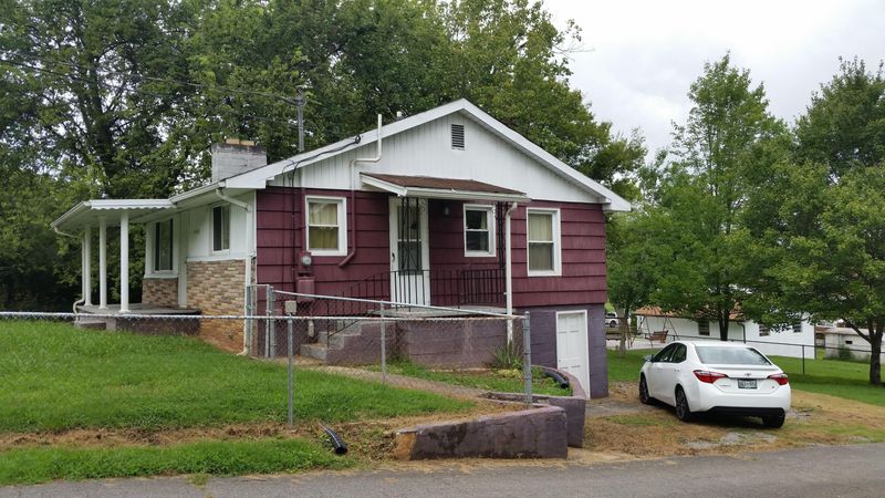 503 Glenoaks Dr, Knoxville, TN 37912