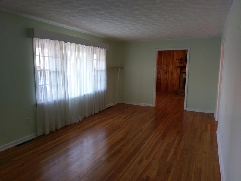 503 Meadowview Dr, Harriman, TN 37748