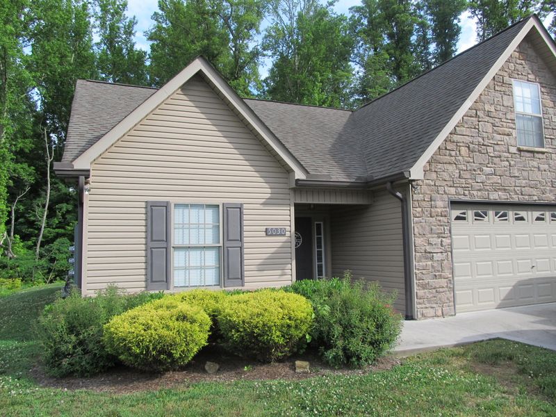 5030 Cates Bend Way, Powell, TN 37849