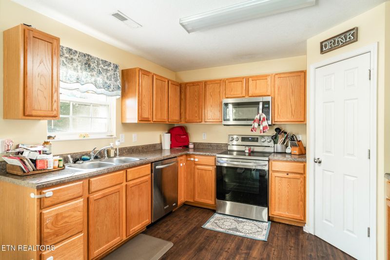 5035 Cattail Ln, Corryton, TN 37721