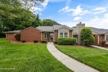 5035 Griffins Gate Ln, Knoxville, TN 37912