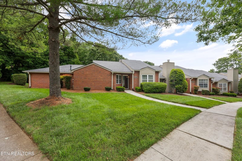 5035 Griffins Gate Ln, Knoxville, TN 37912