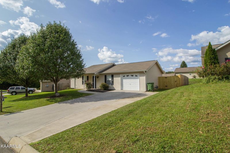 5036 Cattail Ln, Corryton, TN 37721