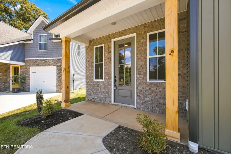 504 8th Ave, Lenoir City, TN 37771