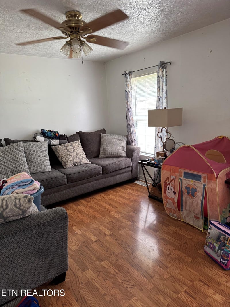 504 Akers St, Maryville, TN 37804