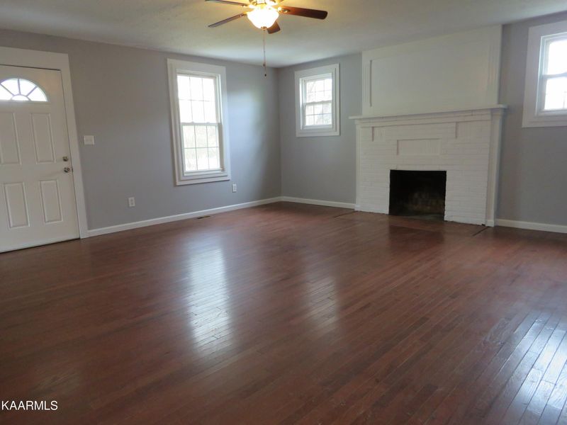 504 E Ford Valley Rd, Knoxville, TN 37920