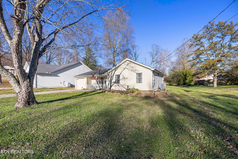 504 E Kings Gate Rd, Knoxville, TN 37934
