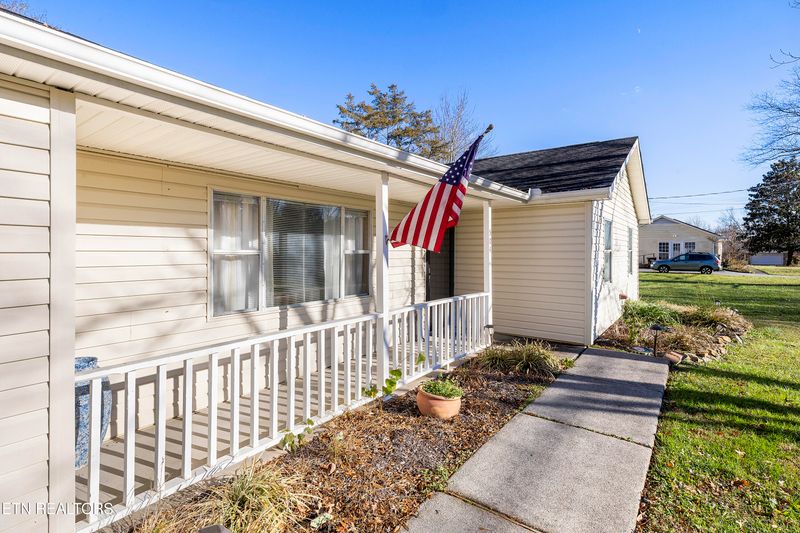 504 E Kings Gate Rd, Knoxville, TN 37934