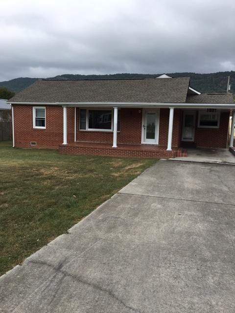 504 Eblen Dr, Harriman, TN 37748