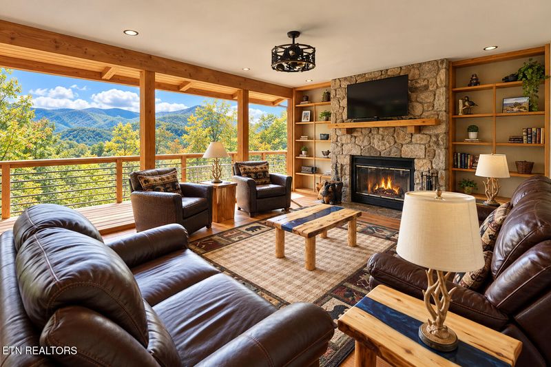 504 Matterhorn Dr, Gatlinburg, TN 37738