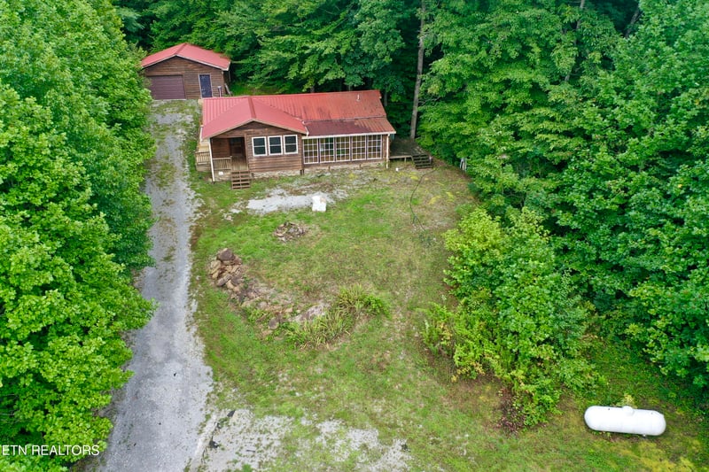 504 Old Gobey Rd, Lancing, TN 37770