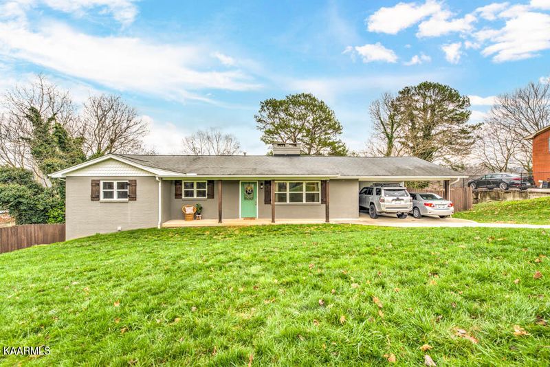 504 Orchard Dr, Clinton, TN 37716