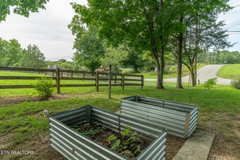504 Sinking Springs Rd, Clinton, TN 37716