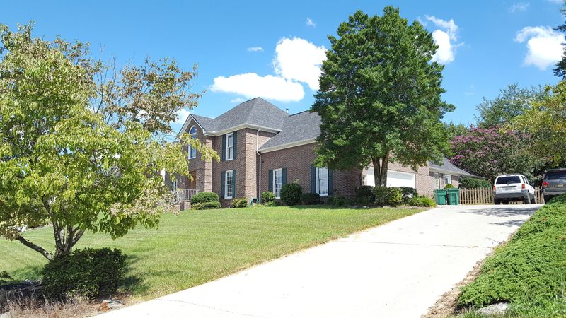 504 Sundown Rd, Knoxville, TN 37934