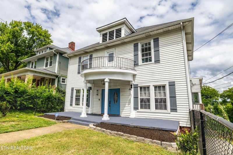 504 Surrey Rd, Knoxville, TN 37915