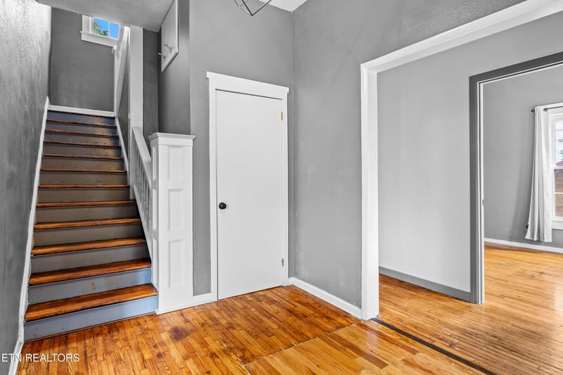504 Surrey Rd, Knoxville, TN 37915
