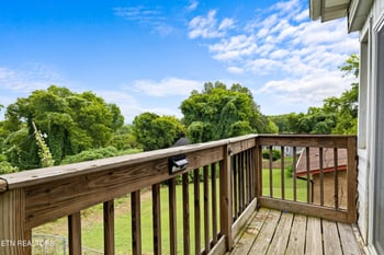 504 Surrey Rd, Knoxville, TN 37915