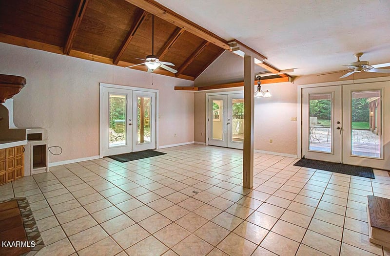 5041 Mathis Branch Rd, Cosby, TN 37722