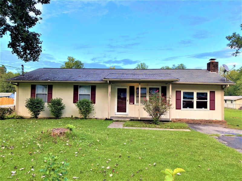 505 Cedar Ln, Oliver Springs, TN 37840