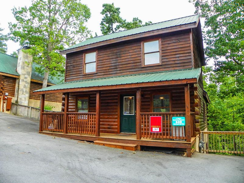 505 Chickasaw Gap Way, Pigeon Forge, TN 37863