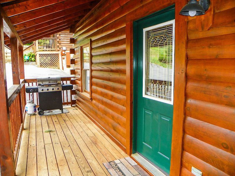 505 Chickasaw Gap Way, Pigeon Forge, TN 37863