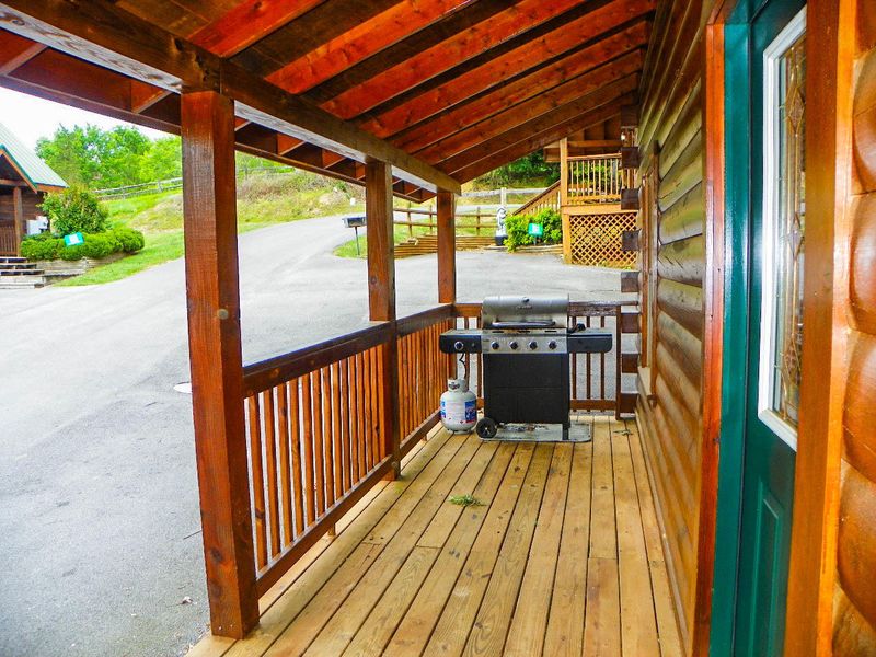 505 Chickasaw Gap Way, Pigeon Forge, TN 37863