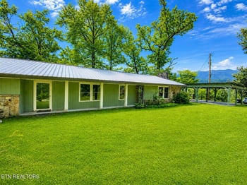 505 Crest Rd, Gatlinburg, TN 37738