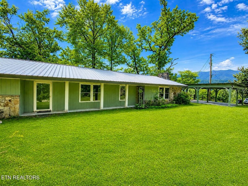 505 Crest Rd, Gatlinburg, TN 37738