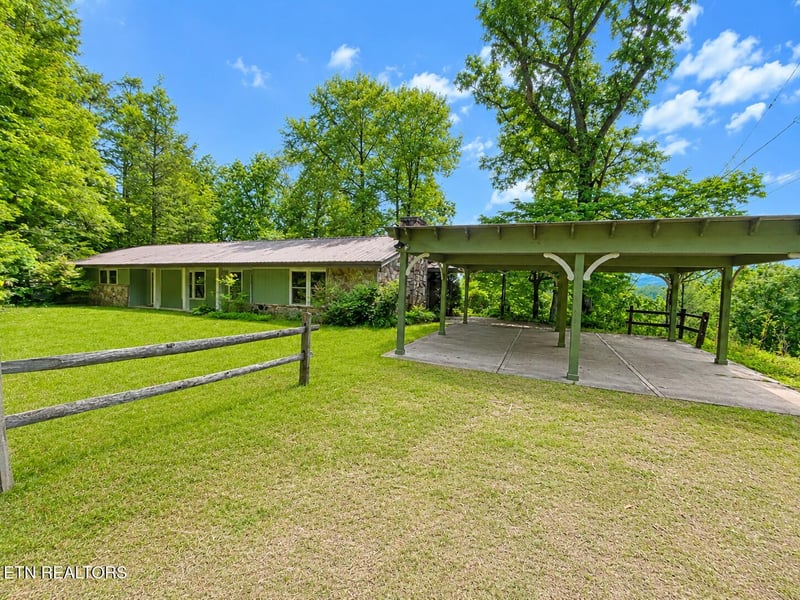 505 Crest Rd, Gatlinburg, TN 37738