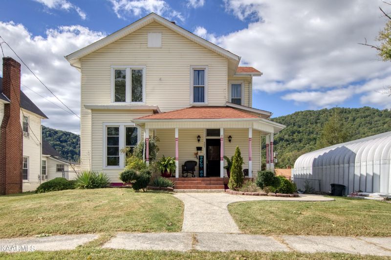 505 E Ash St, Lafollette, TN 37766