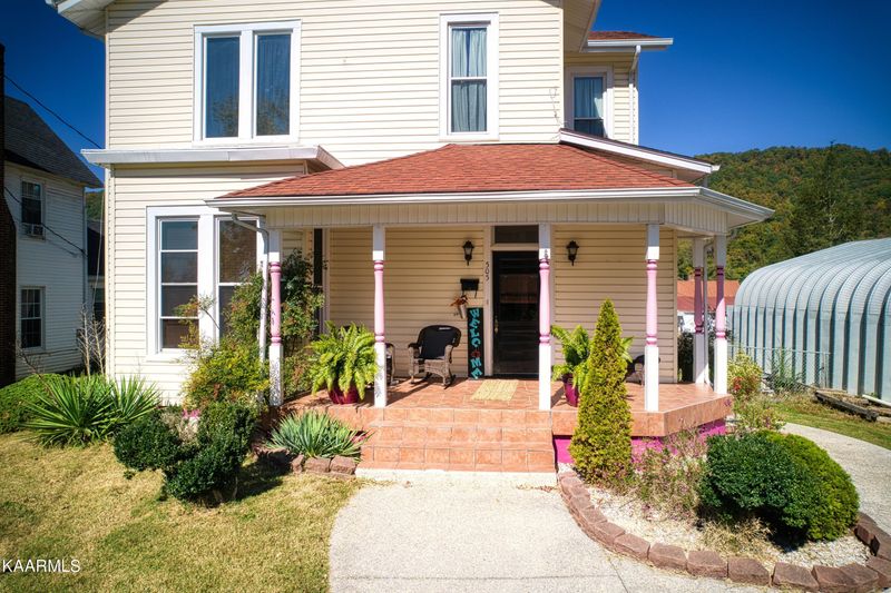 505 E Ash St, Lafollette, TN 37766