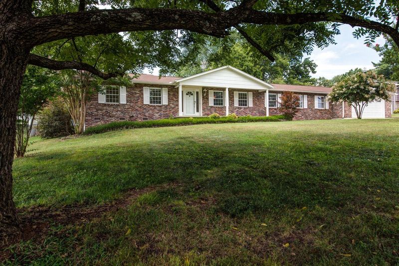 505 E Meadecrest Dr, Knoxville, TN 37923